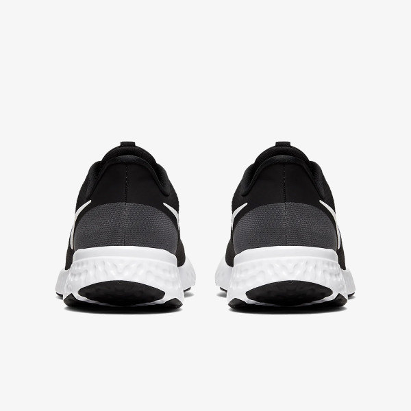 Nike Revolution 5 