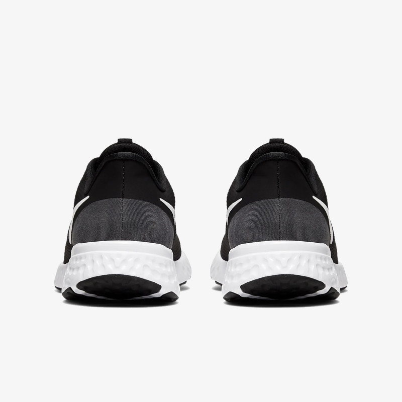 Nike Revolution 5 