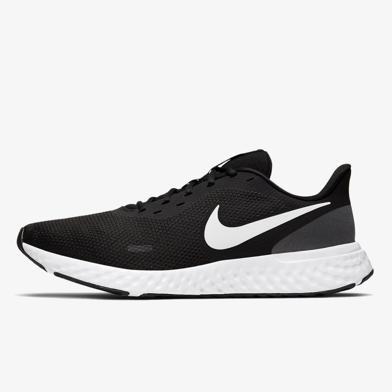Nike Revolution 5 