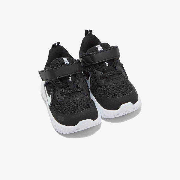 Nike Revolution 5 
