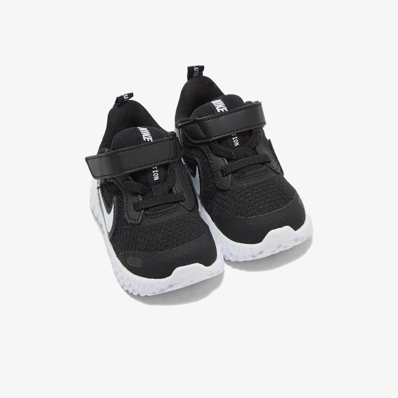 Nike Revolution 5 