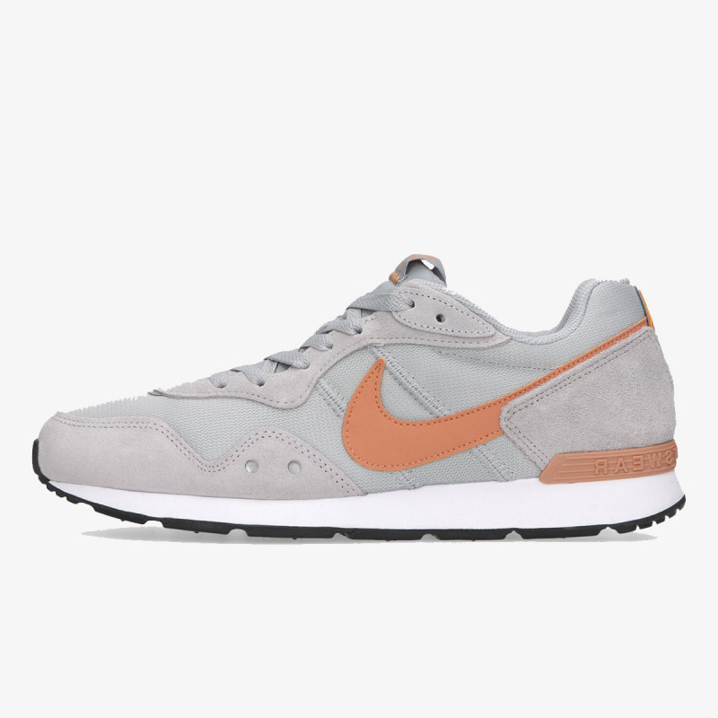 Nike Venture Runner 