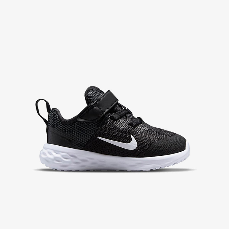 Nike Revolution 6 