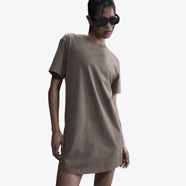 Nike Essential 