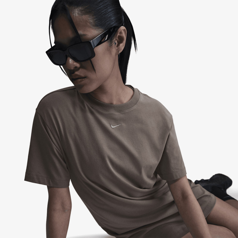 Nike Essential 