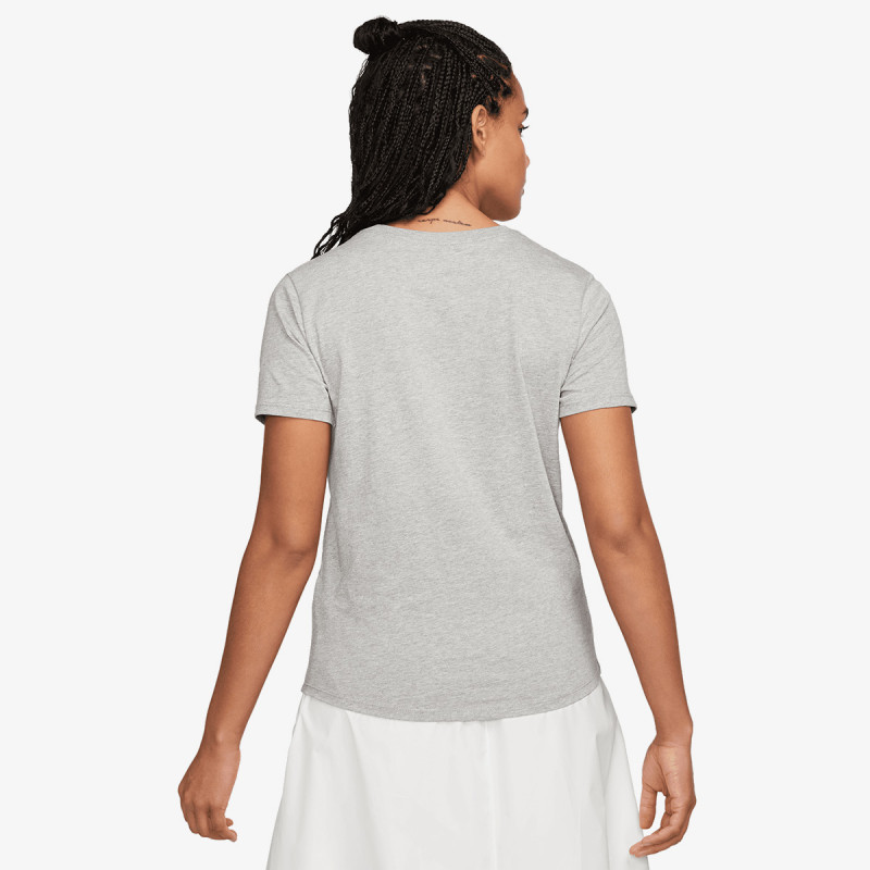 Nike Sportswear Club Essentials 