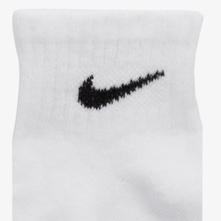 Nike Core Swoosh 